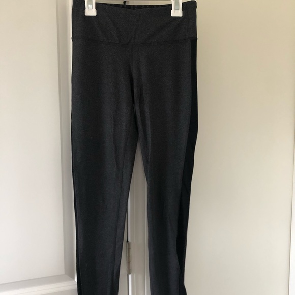 Grey leggings w/ a stripe of black down both sides - Picture 1 of 3